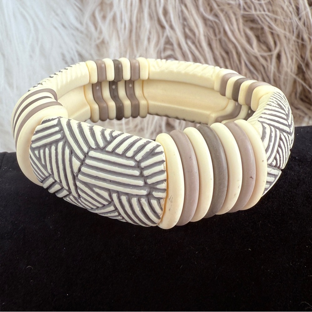 Beautiful, Bohemian, island beachy, chic stretch bracelet - Picture 2 of 9